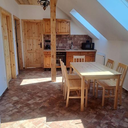 Pension Na Statku- Konsky Apartman Malenitz Extérieur photo