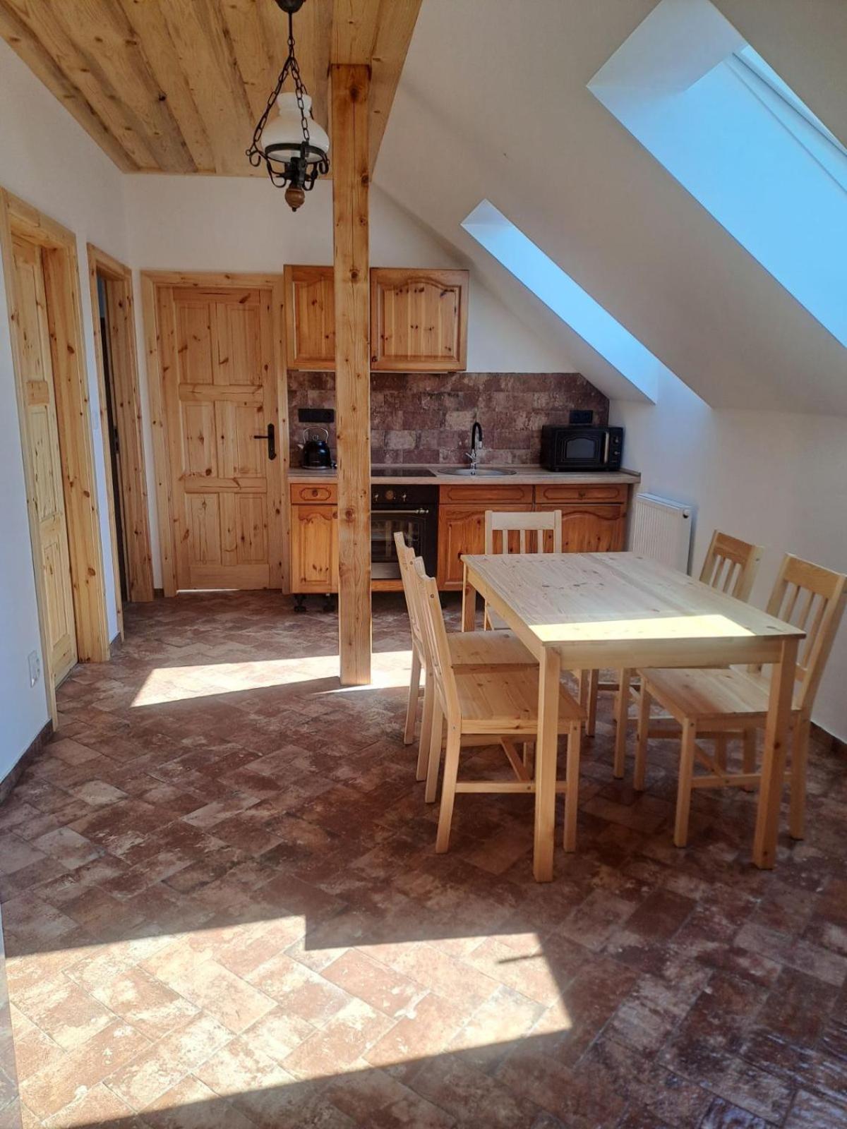 Pension Na Statku- Konsky Apartman Malenitz Extérieur photo